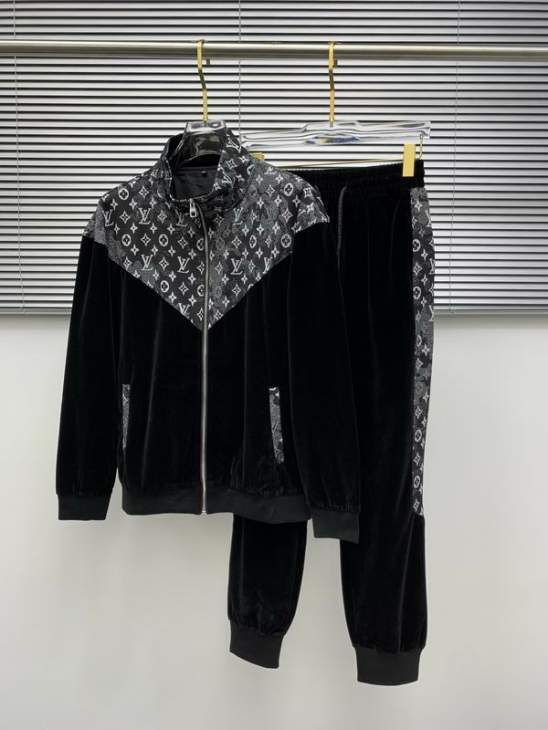 Picture of LV Sweater Suits _SKULVM-3XLomtr0740822